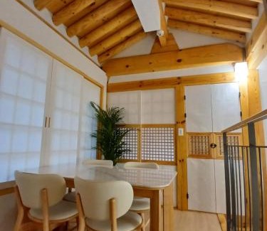 Samseon-dong House | Hanok Stay Mikyeong