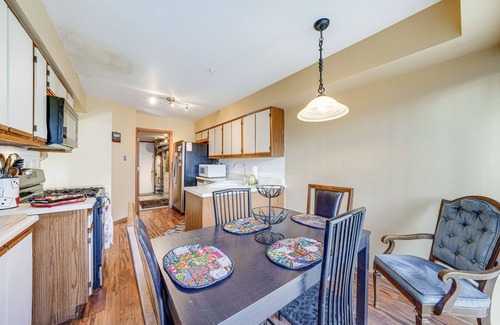 Bloomingdale House | Hanover Park Townhome w/Grill: 36 Mi to Chicago!