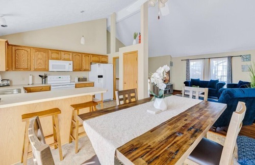 North Central Omaha House | Hanover. Stylish pet friendly home. No pet fee