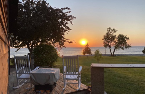 Sturgeon Bay Cabin | Hansen Shores on Sunset Point - 300 Ft Shoreline - Full Kitchen/sleeps 9