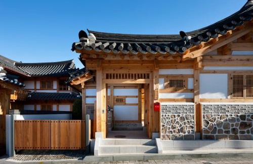 Jingwan-dong House | Hanultari Hanokstay