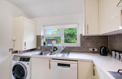 Elthorne Apartment | Hanwell 2 bedroom Maisonette by 360Stays