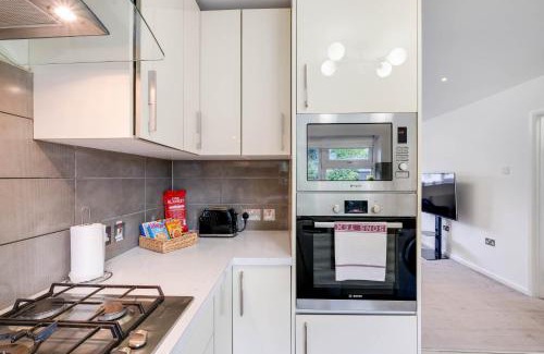 Elthorne Apartment | Hanwell 2 bedroom Maisonette by 360Stays
