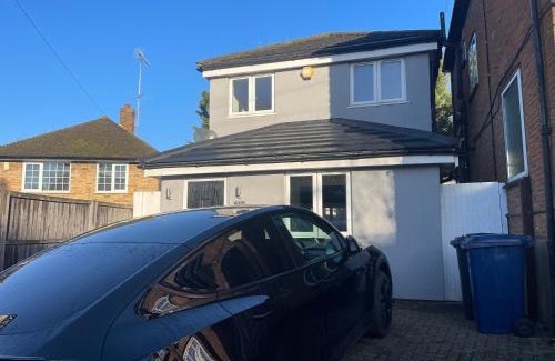 Hobbayne House | Hanwell serviced Accommodation