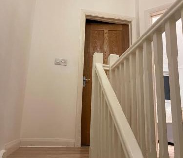 Hobbayne House | Hanwell serviced Accommodation