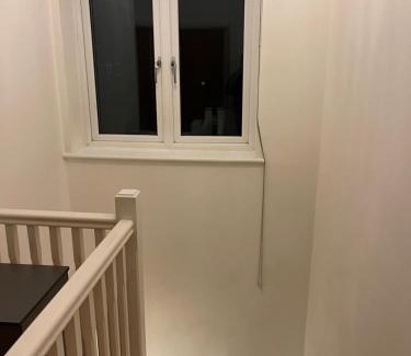 Hobbayne House | Hanwell serviced Accommodation