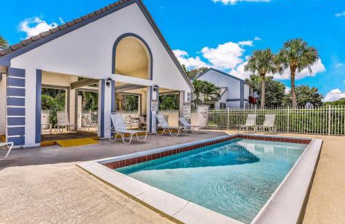 Villages of Seaport Apartment | Happiness Comes in Waves