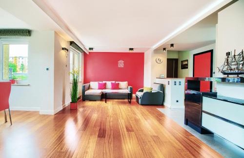 Zaspa House | Happiness House Balcony & Nice Garden