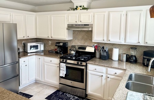 Barker House | Happy 3 Bdr/2 Bth hideaway home between Katy and Houston