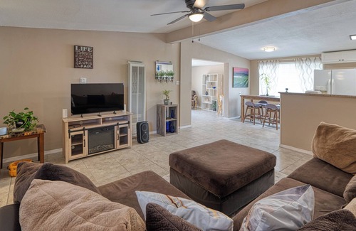 Northeast Heights House | Happy 4BR house in Albuquerque? Yes, please!
