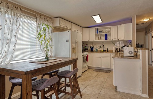 Northeast Heights House | Happy 4BR house in Albuquerque? Yes, please!