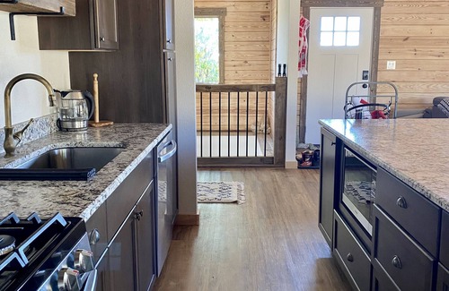 Como Cabin | Happy 5 acre cabin
