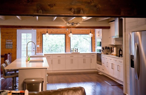 Streetman House | Happy Acres Lakehouse on 30+ Acres!