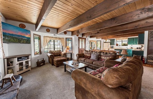 Upper Moonridge House | Happy Bear by Big Bear Cool Cabins