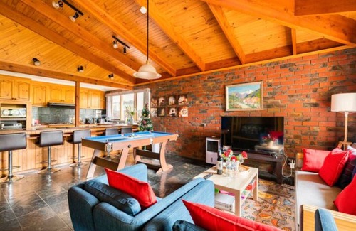 Werribee House | Happy Bear Inn