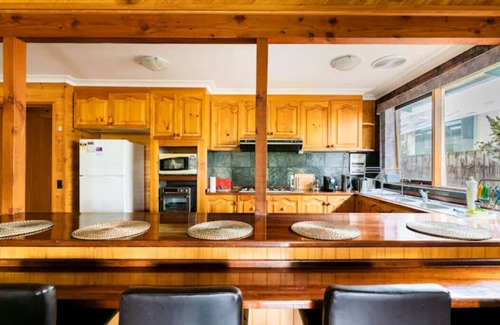 Werribee House | Happy Bear Inn