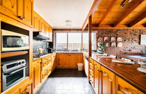 Werribee House | Happy Bear Inn