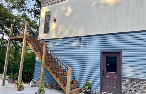 Clinton Apartment | Happy Bend Hideaway with Lake Front View & Access
