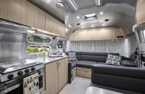 Mayhew House | Happy Camper by AvantStay | Main Home + Airstream
