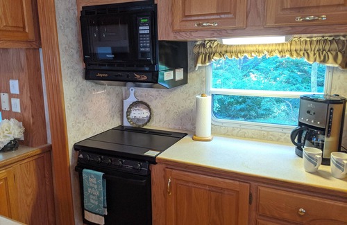 New Market RV Rental | Happy Camper scenic getaway
