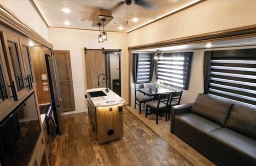 Spring Dale House | Happy Campers Family Glamping Dawson/Rainelle
