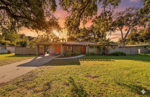 Lakeland House | Happy Days at Two Oaks 4BD Home Minutes From Beautiful Lake Hollingsworth