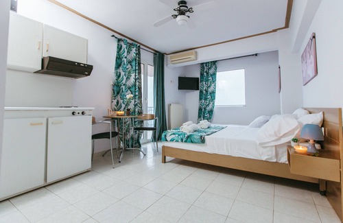 Karitsa Hotel | Happy Days Hotel Christina