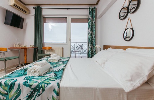 Karitsa Hotel | Happy Days Hotel Christina