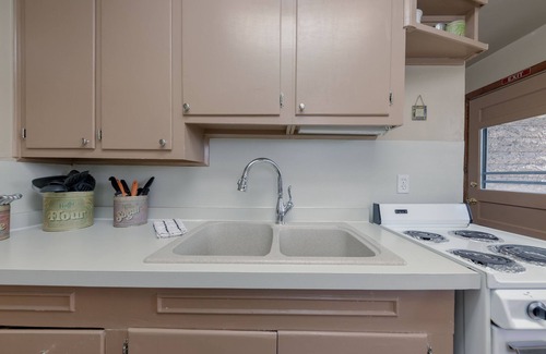 Ruidoso Cabin | Happy Days Inn: 'Cozy Comfort!' With hot tub. Pet friendly.