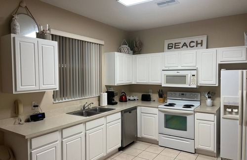 Haines City House | Happy Days villa with pool in gated community!