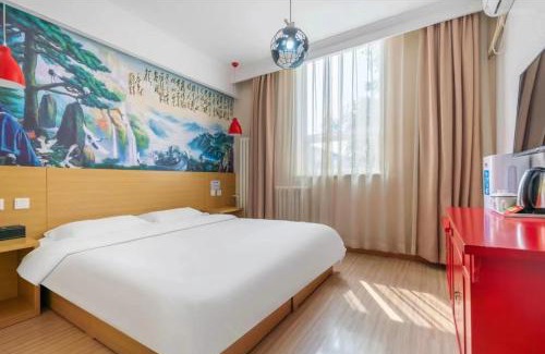 Dongsi Hotel | Happy Dragon City Center Alley Hotel -In the city center with big window&heater, ticket service&Free Coffee&Food recommendation,Near Tian Anmen Forbiddencity,Easy to get traditional Walking area&Shichahai