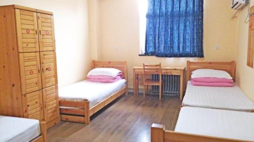 Wangfujing Shopping Area Hotel | Happy Dragon City Culture Hotel -In the city center Close to Forbidden City&Wangfujing Street&Subway Nearby &free coffee & Free laundry&English speaking with tour services &Free WiFi unlimited for Western software