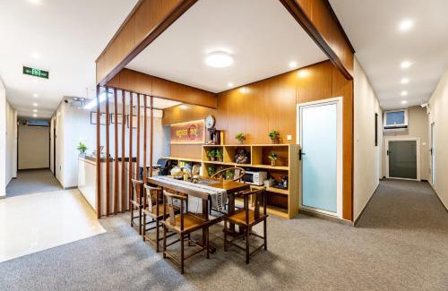 Dongcheng Hotel | Happy Dragon Hotel - Nearby Tiananmen square & Forbidden City & Line 5,6,8 Subway Nearby & Free coffee & Free laundry & Fluent English speaking& Tourist attractions ticket service & Free WiFi unlimited for Western software, Shuttle bus to the Great Wall