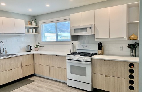 Central Okanagan House | Happy Ever Active Hideaway with Large Deck & Lake View - Oyama, Lake Country