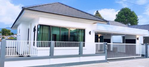 Phlap Phla House | Happy Family