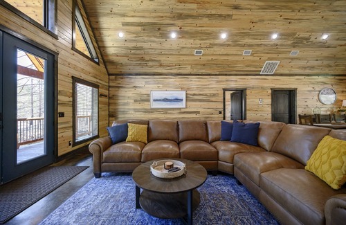 Broken Bow Cabin | Happy Go Lucky Luxury Cabin-Brand New with Heated POOL, HOT TUB & Dog Friendly