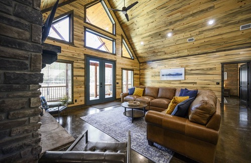 Broken Bow Cabin | Happy Go Lucky Luxury Cabin-Brand New with Heated POOL, HOT TUB & Dog Friendly