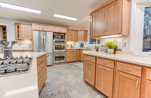 Bakerton House | Happy Harbor | Mtn + Riverside w/Game Room + Water Hole!