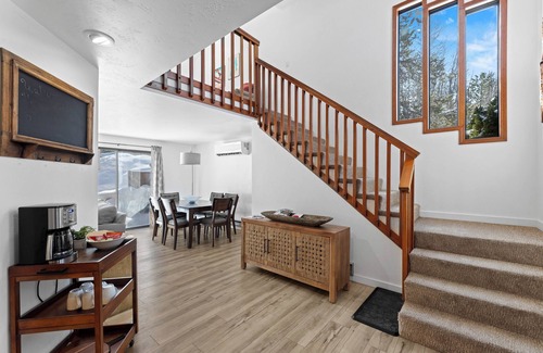 McCall House | Happy Hideaway - Aspen Village Condo w seasonal pool, close to lake, park, golf, and downtown