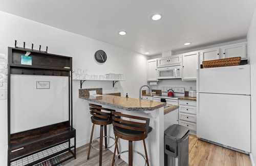 McCall House | Happy Hideaway - Aspen Village Condo w seasonal pool, close to lake, park, golf, and downtown