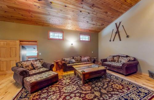 Woodstock House | Happy Hideaway
