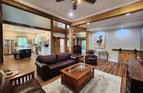 Cumberland House | Happy Hollow Barndominium Retreat