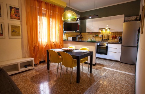 San Donato Apartment | HAPPY HOME BOLOGNA Cozy, quiet, Close to CITY CENTER and EXHIBITION, AC, WiFi