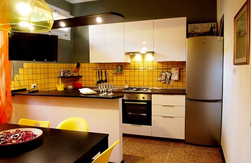 San Donato Apartment | HAPPY HOME BOLOGNA Cozy, quiet, Close to CITY CENTER and EXHIBITION, AC, WiFi
