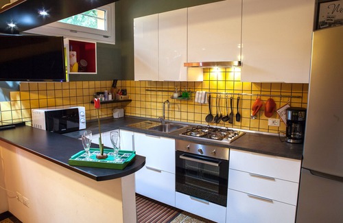 San Donato Apartment | HAPPY HOME BOLOGNA Cozy, quiet, Close to CITY CENTER and EXHIBITION, AC, WiFi