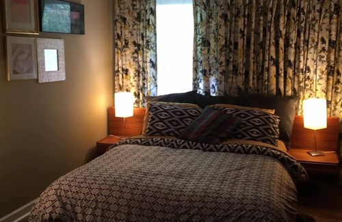 Lynn House | Happy Home Guest Suite- 12 minutes to TIEC and other equestrian venues