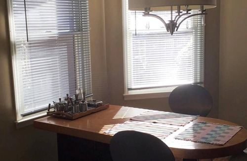 Lynn House | Happy Home Guest Suite- 12 minutes to TIEC and other equestrian venues