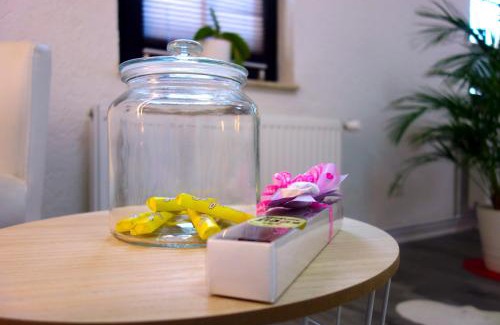 Altenstadt Apartment | HAPPY-HOMES RED - Up to 5 - Küche - W-LAN - Netflix - Honig - Terrasse