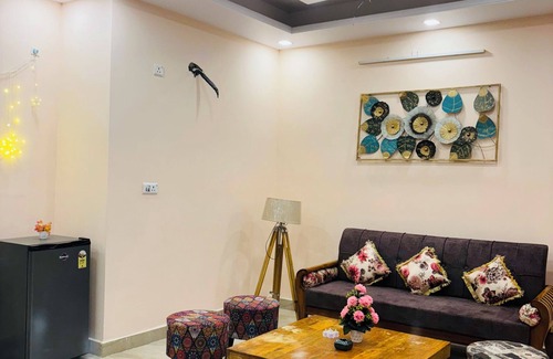 South West Apartment | Happy Homezz - Spacious 4BHK corporate apartment in fabulous Delhi
