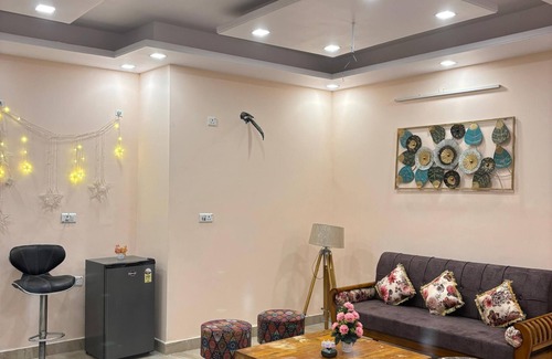 South West Apartment | Happy Homezz - Spacious 4BHK corporate apartment in fabulous Delhi